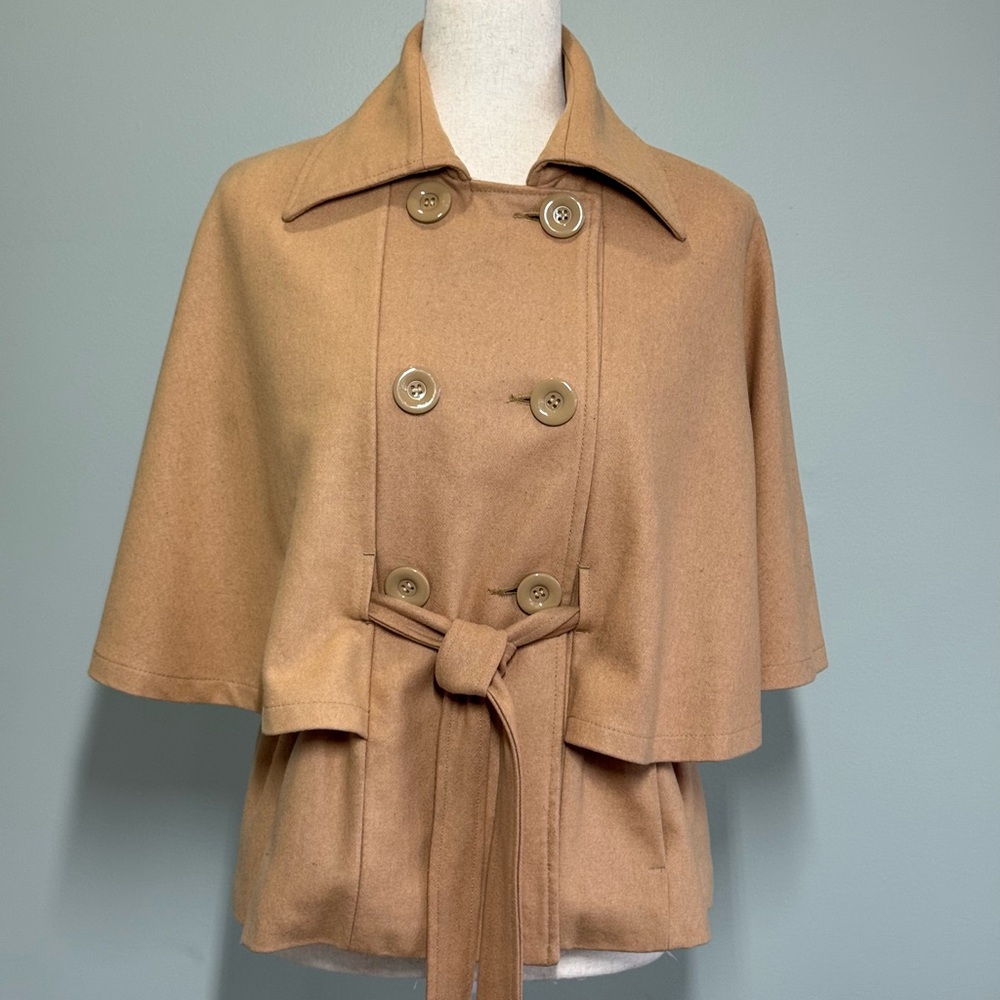 Cape Coat Button Belted Front Beige
SZ S/M - Picture 5 of 16